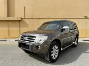 2011 ميتسوبيشي باجيرو GLS