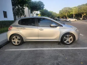 2013 Peugeot 208 Allure Premium