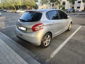 2013 Peugeot 208 Allure Premium