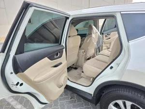 2017 نيسان اكس تريل SV