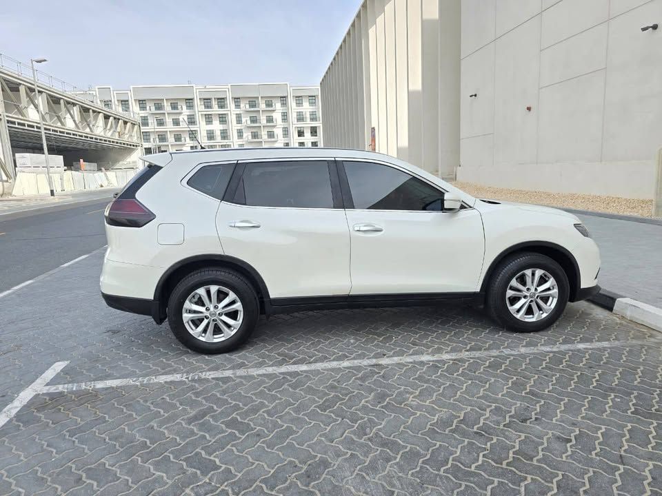 2017 نيسان اكس تريل SV
