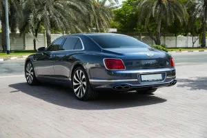2023 بنتلي فلاينج سبير V8