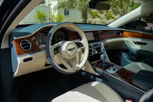 2023 بنتلي فلاينج سبير V8