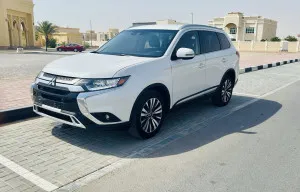 2020 ميتسوبيشي أوتلاندر SE