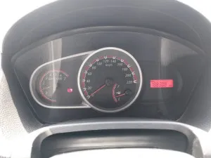 2011 فورد فيجو Titanium