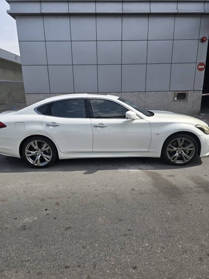 2012 Infiniti M37