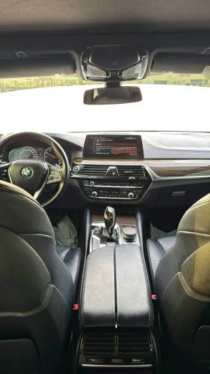 2018 BMW 5-Series 530i