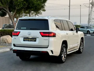 2024 تويوتا لاند كروزر VXR