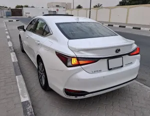 2023 لكزس ES - اي اس ES300h