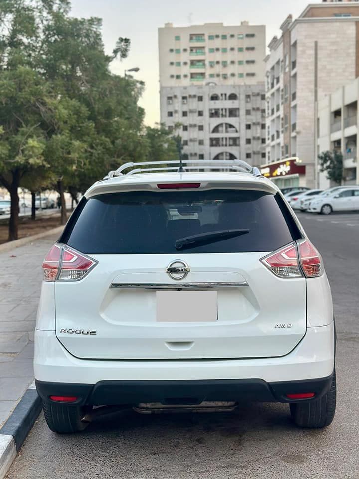 2016 نيسان روج SL