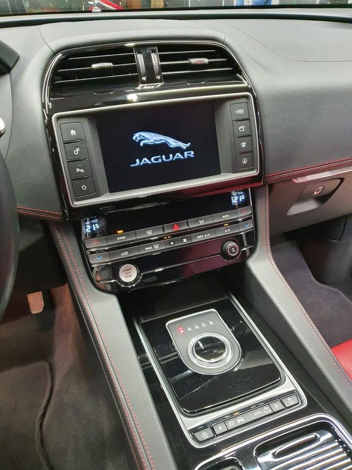 2018 Jaguar F-Pace Prestige