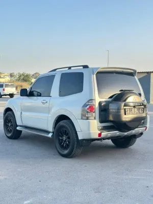2010 ميتسوبيشي باجيرو GLS