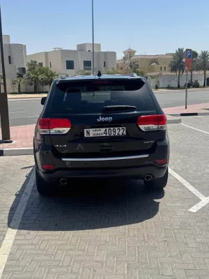2015 جييب جراند شيروكي Laredo E