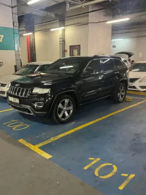 2015 جييب جراند شيروكي Laredo E