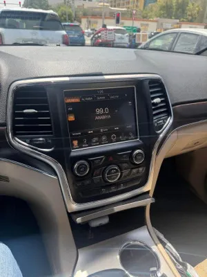 2015 جييب جراند شيروكي Laredo E