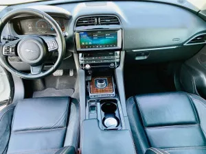 2017 جاكوار اف بيس R-Dynamic S