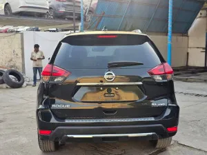 2017 نيسان روج SL