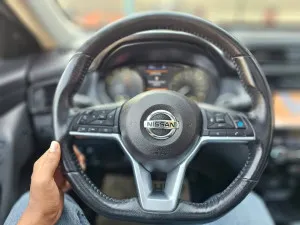 2017 نيسان روج SL