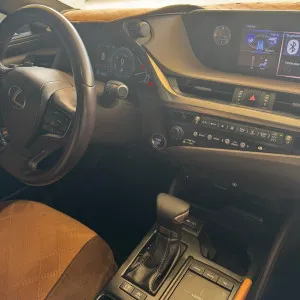 2019 Lexus ES ES300h
