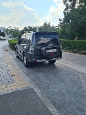 2014 ميتسوبيشي باجيرو GLS