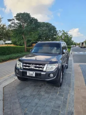 2014 ميتسوبيشي باجيرو GLS