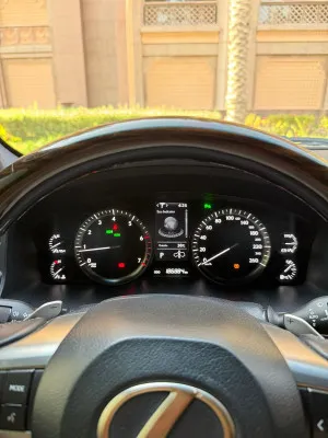 2019 لكزس أل أكس ٥٧٠