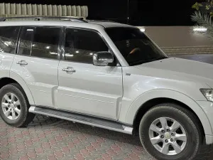2014 ميتسوبيشي باجيرو GLS