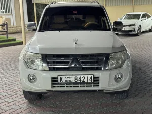 2014 ميتسوبيشي باجيرو GLS