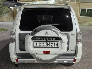 2014 ميتسوبيشي باجيرو GLS