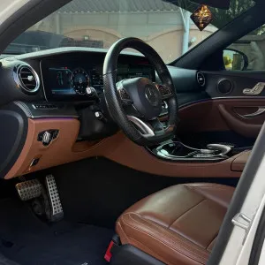 2018 مرسيدس-بنز الفئة - E E300