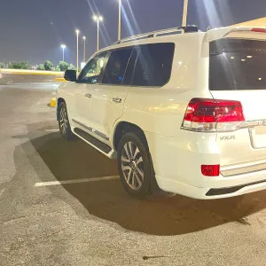 2016 Toyota Land Cruiser VXR