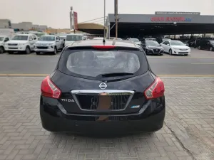 2013 نيسان تيدا Hatch