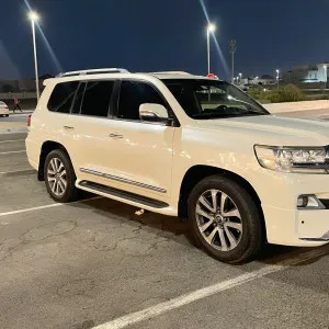2016 Toyota Land Cruiser VXR