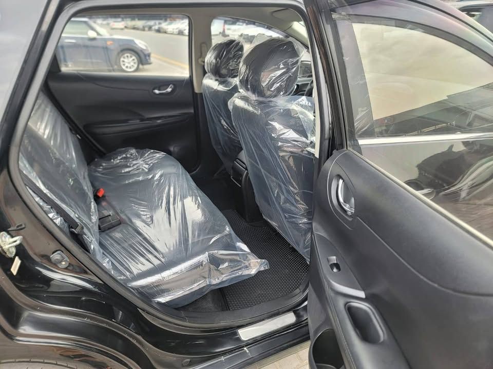 2013 نيسان تيدا Hatch