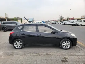 2013 نيسان تيدا Hatch