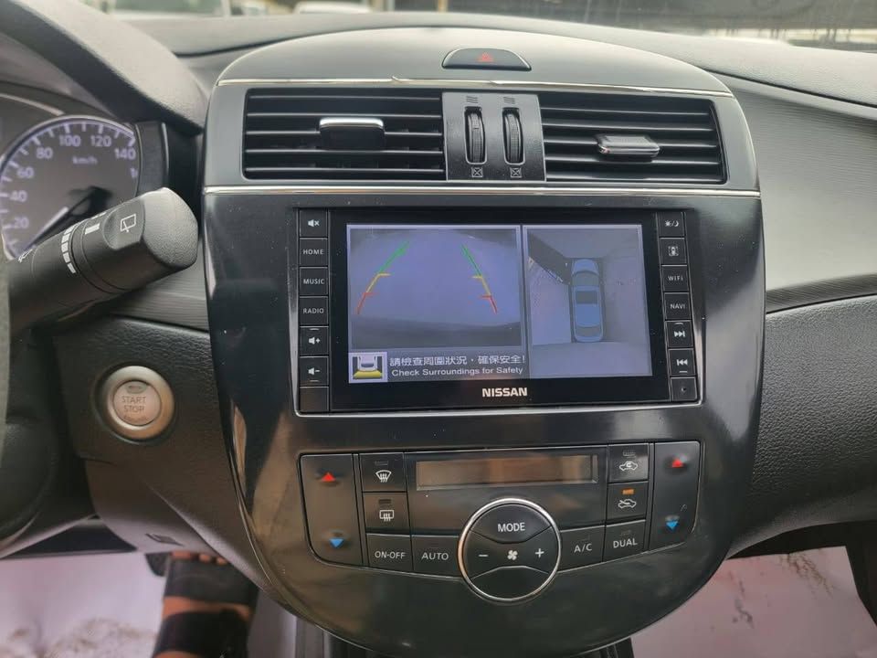 2013 نيسان تيدا Hatch