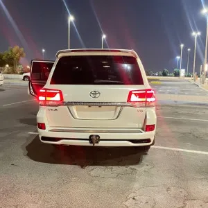 2016 Toyota Land Cruiser VXR