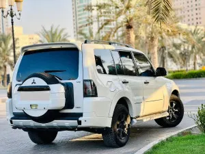 2011 ميتسوبيشي باجيرو GLS