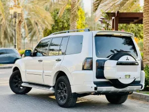 2011 ميتسوبيشي باجيرو GLS