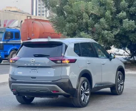 2021 نيسان روج SL