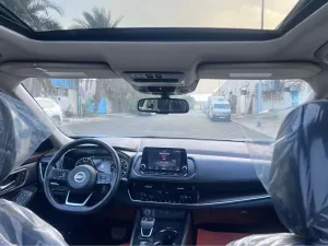 2021 نيسان روج SL