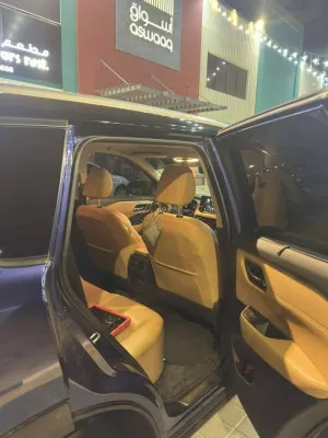 2023 نيسان روج Platinum