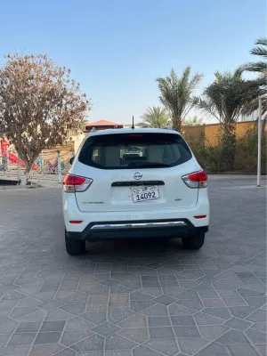 2013 نيسان باثفايندر S
