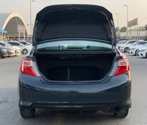 2012 تويوتا كامري LE