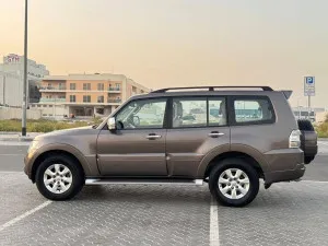 2014 ميتسوبيشي باجيرو GLS