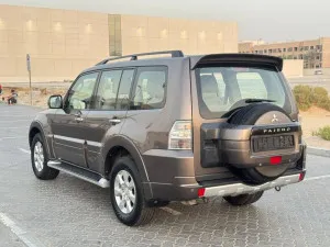 2014 ميتسوبيشي باجيرو GLS