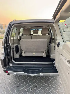 2014 ميتسوبيشي باجيرو GLS