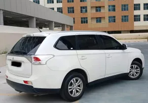 2015 ميتسوبيشي أوتلاندر SEL Touring Package