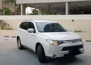 2015 ميتسوبيشي أوتلاندر SEL Touring Package