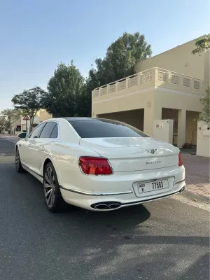 2022 بنتلي فلاينج سبير V8